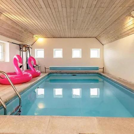 펜션 Lovely Holiday With Swimming Pool, *